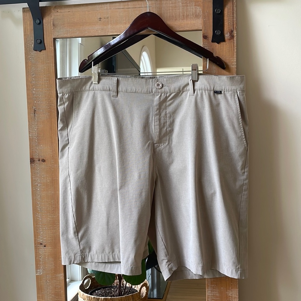 Travis Matthew Tan Performance Golf Shorts Size 42